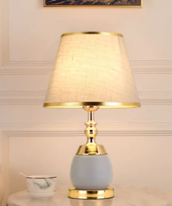 Đèn bàn mang phong cách cổ điển pha hiện đại,
